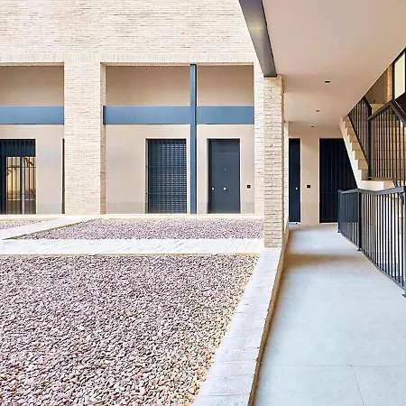 Precioso Duplex Con Patio Junto A La Catedral *